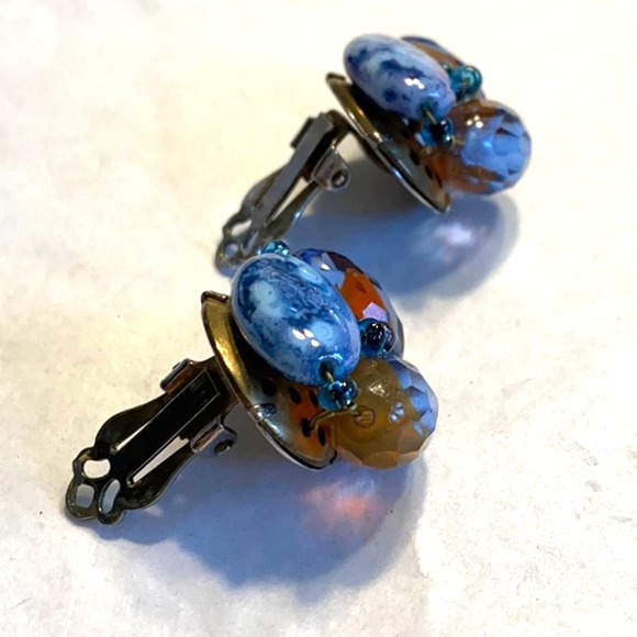 Mid century beaded clip on earrings blue stones & gold faceted glass beads - Picture 4 of 4